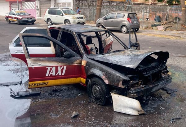 ¡TAXI QUEDÓ PARA LA CHATARRA!