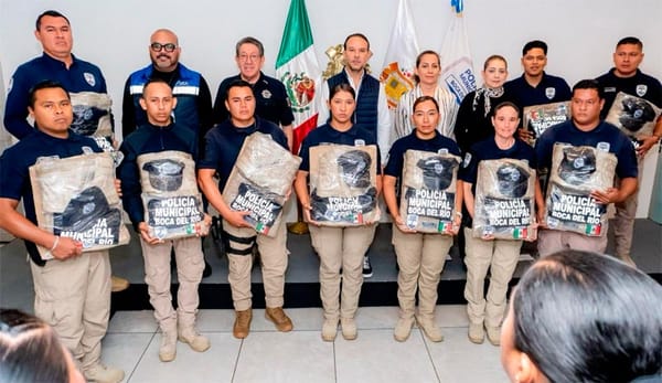 ¡UNÁNUE ENTREGA EQUIPAMIENTO A LA POLICÍA!