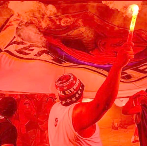 ¡FESTEJARÁN A LOS TIBURONES ROJOS! - *No dejan ir a los escualos, cumplen 82 años