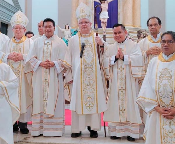 ¡ORDENA OBISPO A DOS NUEVOS SACERDOTES!