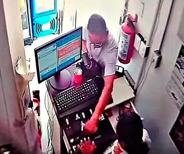 ¡PISTOLERO ROBA DINERO EN ATRACO A TIENDA SIX!