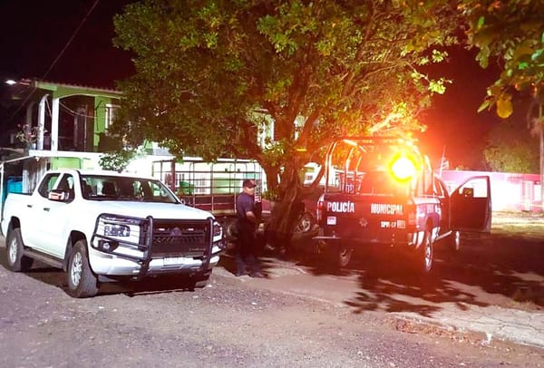 ¡POLICÍAS AGREDIDOS A PLOMAZOS POR GRUPO DE BORRACHINES!