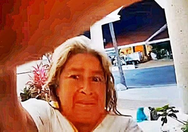 ¡ABUELITA “JAULERA” ROBÓ EN RESIDENCIA DE COSTA DE ORO!
