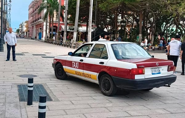 EL TAXI 6841 se anduvo paseando en el área peatonal...