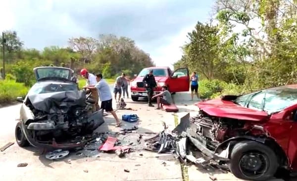 ¡DOS MUERTOS EN CHOQUE DE FRENTE EN TIHUATLÁN!