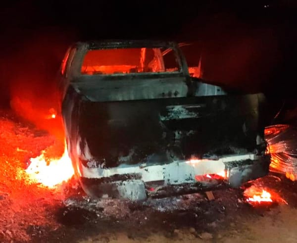 ¡BALEAN Y QUEMAN CAMIONETA DE CANDIDATO DEL PT!