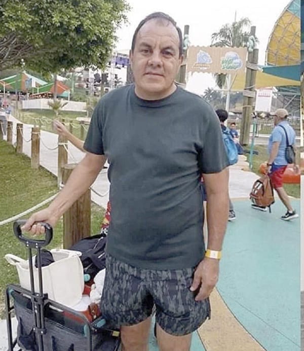 ¡CUAUHTÉMOC BLANCO REAPARECE EN PARQUE ACUÁTICO Y LO TUNDEN EN REDES SOCIALES!