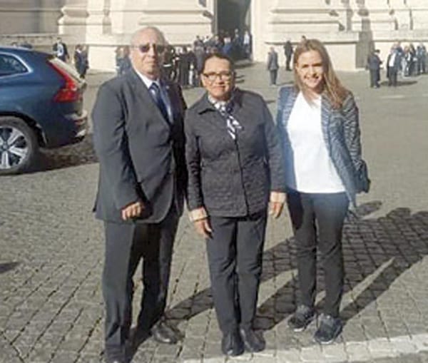 ¡ROSA ICELA ESTÁ EN EL VATICANO PARA ASISTIR AL FUNERAL DEL PAPA!