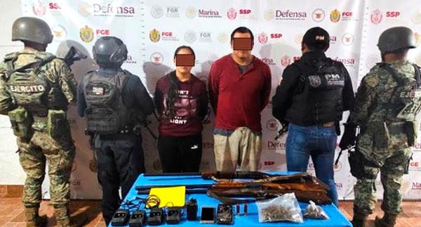 ¡DOS DETENIDOS EN CATEO EN IXHUATLÁN!