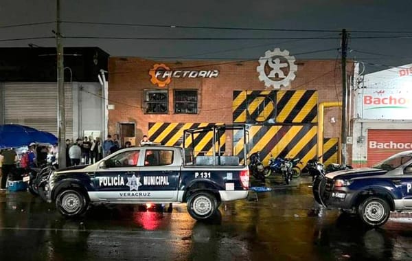 ¡GOLPEAN A DOS JOVENES AFUERA DEL ANTRO ‘FACTORIA’!