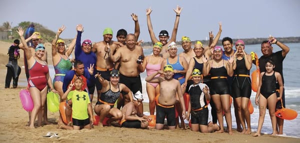 ¡CLÍNICA DE AGUAS ABIERTAS EN ACUÁTICA ARRECIFE!