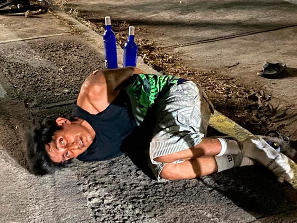 ¡VECINOS Y VENDEDOR DE ESQUITES CAPTURAN A TREMENDA “RATOTA”!