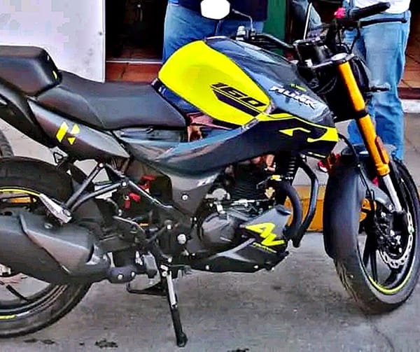 ¡LE DAN UNA GOLPIZA Y LE ROBAN SU MOTO!