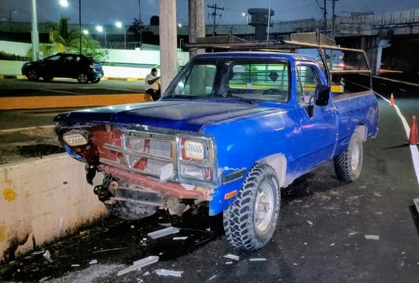¡SE ESTRELLA CONTRA JARDINERA FRENTE A LA GUARDIA NACIONAL!