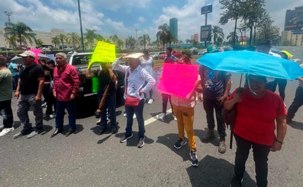 ¡BLOQUEAN LA CARRETERA! - LA XALAPA-VERACRUZ