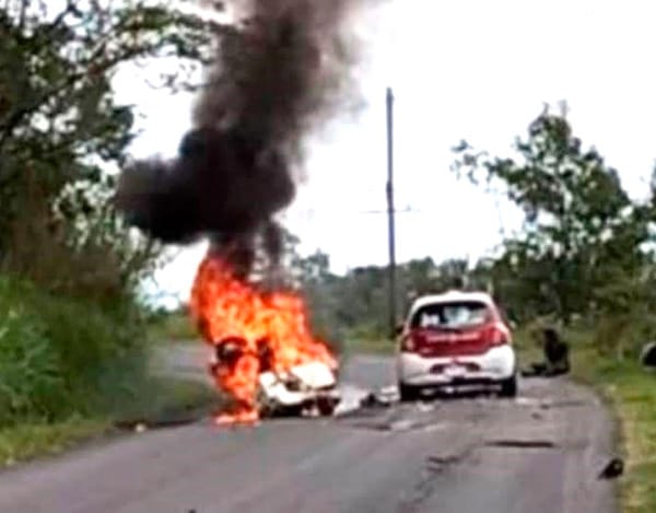 ¡CHOCA Y SE INCENDIA MOTO DE REPARTIDOR DE TORTILLAS!