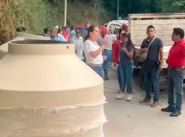 ¡LOS CACHAN MAPACHEANDO!