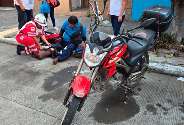 ¡“JINETE DE ACERO” COLISIONA CONTRA CAMIONETA DE LUJO!