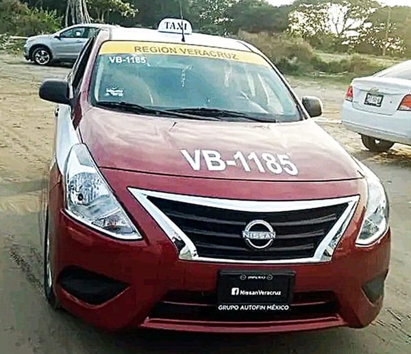 ¡LADRONES SE LLEVAN EL TAXI VB-1185 DEL CENTRO HISTÓRICO!