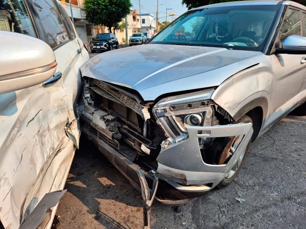 ¡DOS AUTOS ASIÁTICOS DAÑADOS EN ‘TORTAZO’!