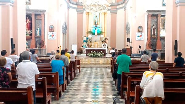 ¡VERACRUZANOS REZAN POR EL PAPA LEÓN XIV!