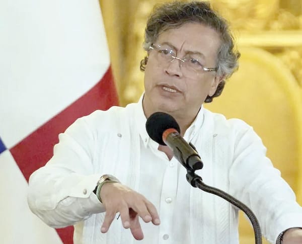 ¡SENADO RECHAZA CONSULTA POPULAR DE PETRO; PRESIDENTE ACUSA DE "FRAUDE" Y CONVOCA A PROTESTAS!