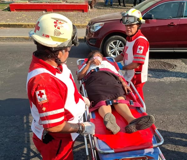 ¡ATROPELLAN A ABUELITA EMPACADORA DE SORIANA!