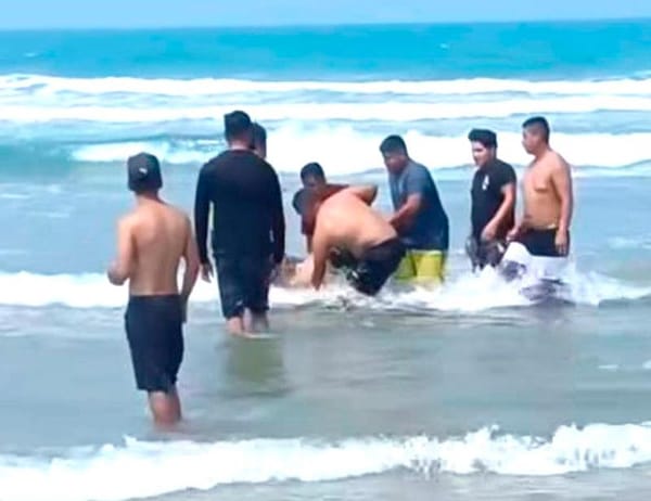 ¡BAÑISTA MURIÓ AHOGADO EN PLAYA DE TUXPAN!