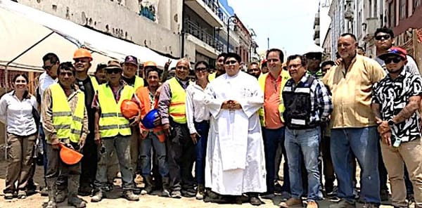 ¡DÍA DE LA CRUZ! - Y LA BENDICEN