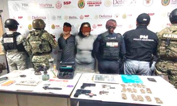 ¡TRES DETENIDOS CON ARMAS Y DROGAS EN COATZACOALCOS! - UN MENOR FUE ASESGURADO DURANTE EL CATEO