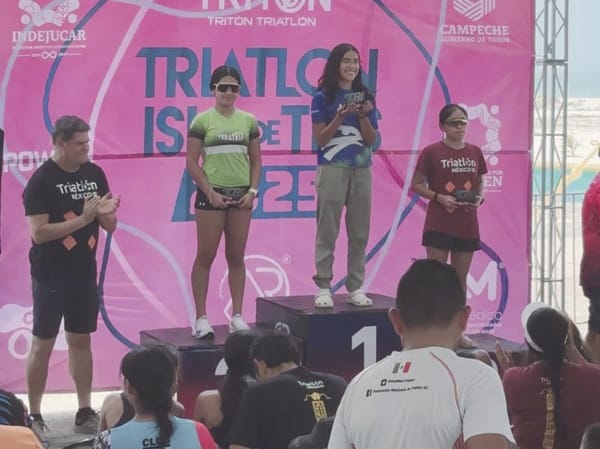 ¡DESTACA VERACRUZANA EN TRIATLÓN ISLA DE TRIS 2025!