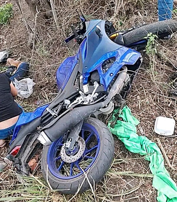 ¡MOTOCICLISTA SALIÓ VOLANDO DE LA CURVA!