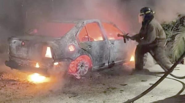 ¡NOCHE VIOLENTA EN ACAPULCO DEJA CUATRO PERSONAS MUERTAS, TRES HERIDOS Y VEHÍCULOS INCENDIADOS!