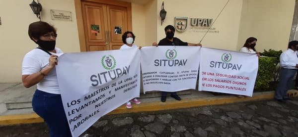 ¡NO LES PAGAN EN LA UPAV!
