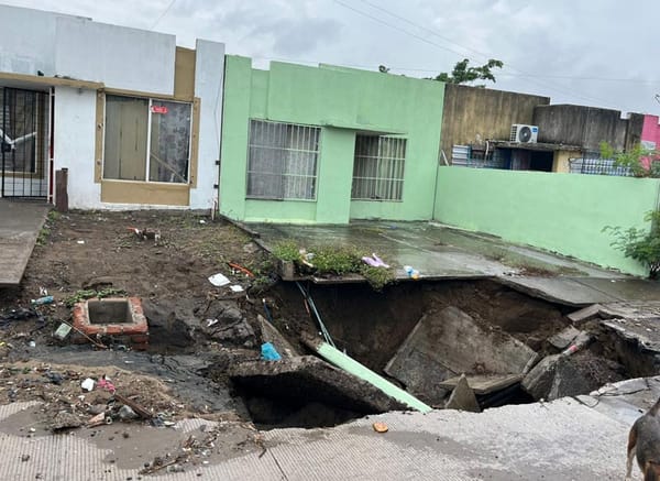 ¡SOCAVÓN EN COLINAS DE SANTA FE!