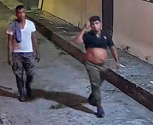 ¡BANDIDOS MADRUGAN A VECINO Y LE ROBAN LA MOTO!