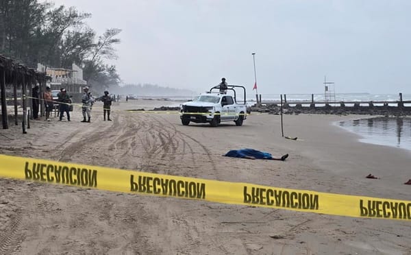 ¡POLICÍA DE ECATEPEC MURIÓ AHOGADO EN PLAYA DE TUXPAN!