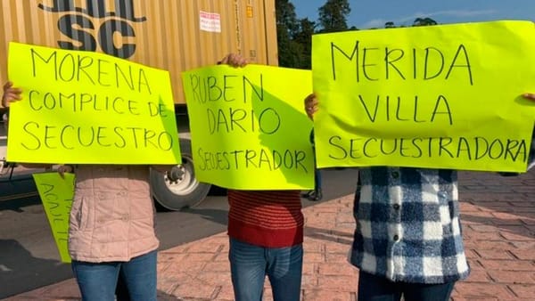 ¡ABREN UN CACHITO LA CARRETERA!