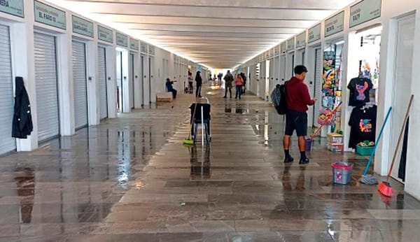 ¡LES LLUEVE POR DENTRO A ARTESANÍAS!