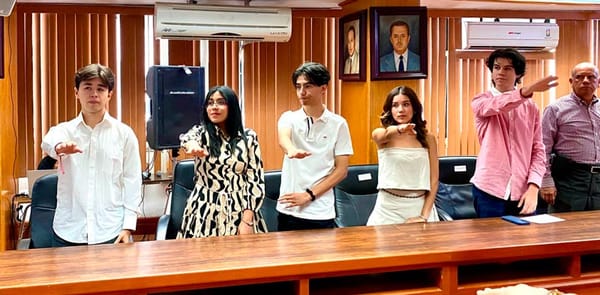 ¡LES LLEGAN GRILLITOS!