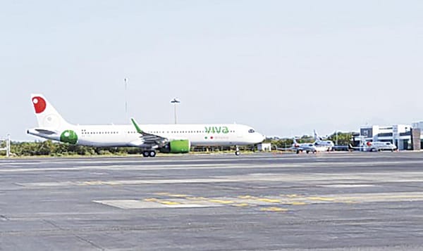 ¡PILOTO MEXICANO SALVA 215 VIDAS! - TRAS FALLA EN AVIÓN DE AEROBUS