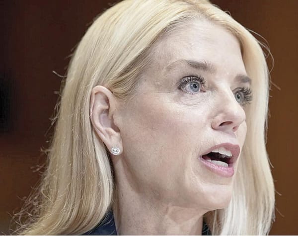 ¡TRUMP DEMANDA A 15 JUECES POR FRENAR DEPORTACIONES MIGRANTES!