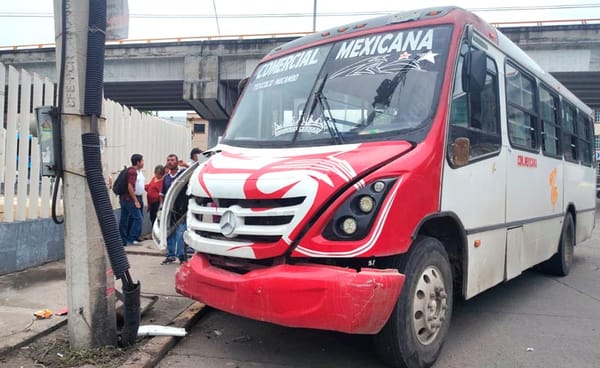 ¡“PULPAZO”! - CHOCARON DOS CAMIONES DEJANDO VARIOS PASAJEROS HERIDOS