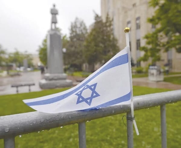 ¡ENFRENTA ATACANTE DE BOULDER MÁS DE 100 CARGOS!