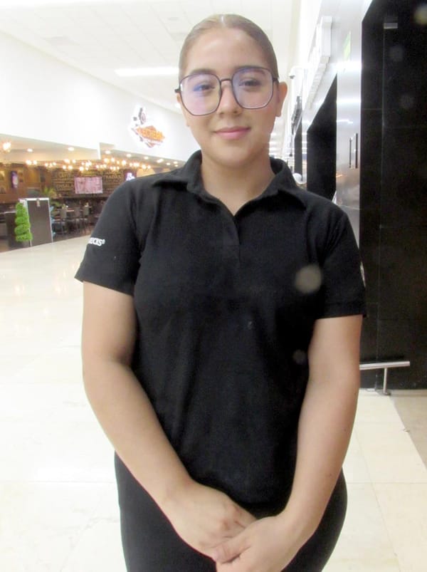 MUY FELICITADA ESTUVO LA HERMOSA JACQUELINE….