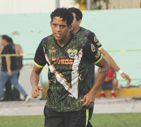 ¡TOROS DA LA PRIMERA ESTOCADA EN LA FINAL!