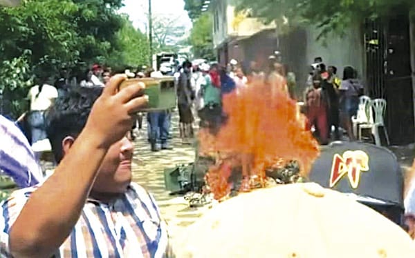 ¡QUEMAN PAPELERÍA EN 7 MUNICIPIOS! - SE RE-TE-ARMÓ....