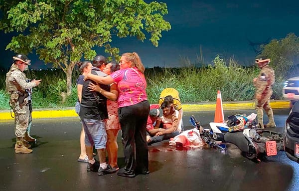 ¡JOVEN MUJER PIERDE LA VIDA ARROLLADA POR CAFRE!