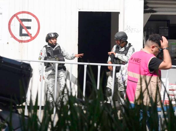 ¡POLICÍAS AGREDEN A FOTÓGRAFO DE AVC!