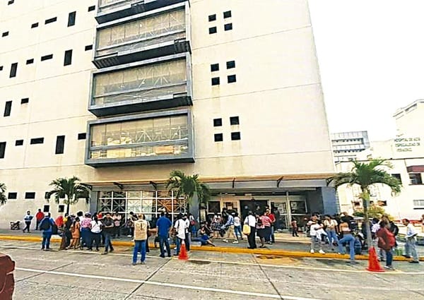 ¡PROTESTA EN LA TORRE INFANTIL! - NO HAY MEDICAMENTOS